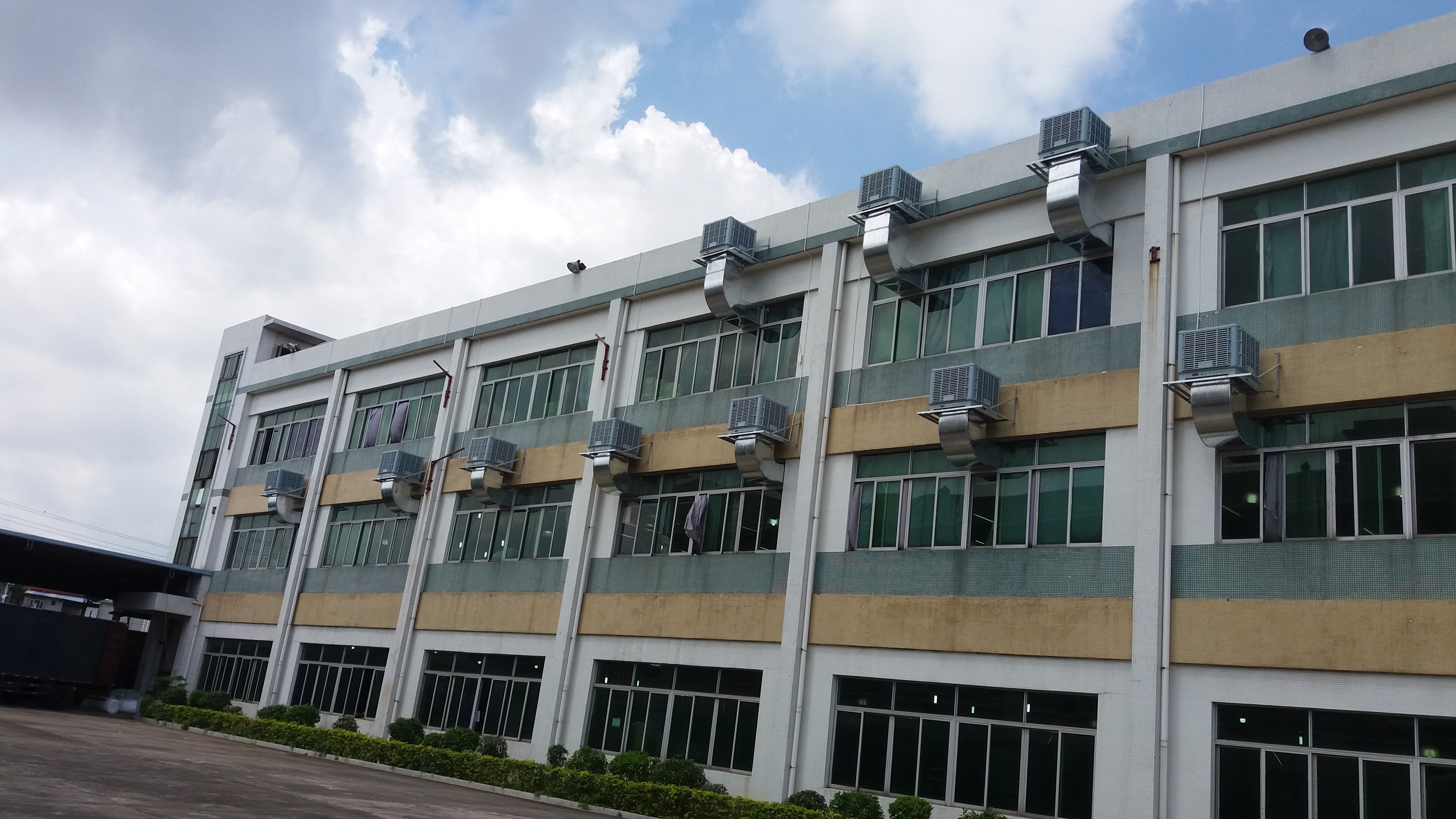 電鍍壓軸車(chē)間降溫送風(fēng)…/ 電鍍壓軸車(chē)間降溫送風(fēng)…